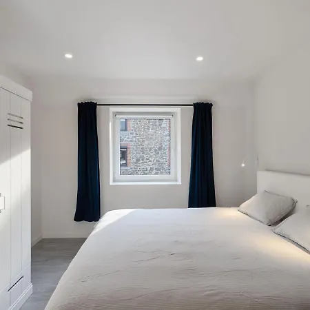 Sophisticated Holiday In With Garden Feriehus